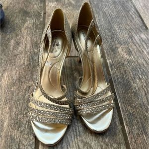 Heels Bandolino woman size 6 wedding shoes